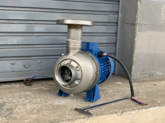 ขายปั๊มน้ำหัวสแตนเลส รุ่นเน้นปริมาณน้ำ Ebara 3HP. 380V made in Italy ขนาดเข้า 2.5นิ้ว ออก 2นิ้ว สภาพสวยเดิมๆ(ทำสีใหม่) หมุนนิ่ม พร้อมใช้งาน ราคา 7,800 บาท
