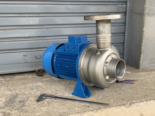 ขายปั๊มน้ำหัวสแตนเลส รุ่นเน้นปริมาณน้ำ Ebara 3HP. 380V made in Italy ขนาดเข้า 2.5นิ้ว ออก 2นิ้ว สภาพสวยเดิมๆ(ทำสีใหม่) หมุนนิ่ม พร้อมใช้งาน ราคา 7,800 บาท