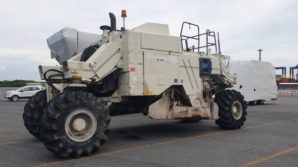 รถกัด CMI RS800 ปี 2005.