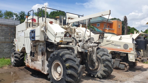 รถกัด CMI RS800 ปี 2005.