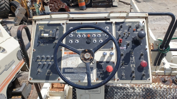 รถกัด CMI RS800 ปี 2005.