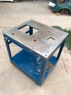 โครงเครื่องจักร ขนาด 60x71x75 ซม.มีลูกล้อพร้อมขาปรับระดับ 4 ล้อ เหล็กหนา มีรอยการใช้งาน งานดี ราคาตั