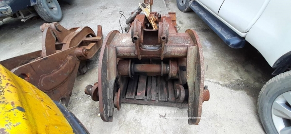 FROM JAPAN ตัวคีบปากหนีบไม้ GRAPPLE อุปกรณ์รองรับ สำหรับรถขุดไซค์ 200 ,220 สินค้าเก่านอก ขายตามสภาพ**