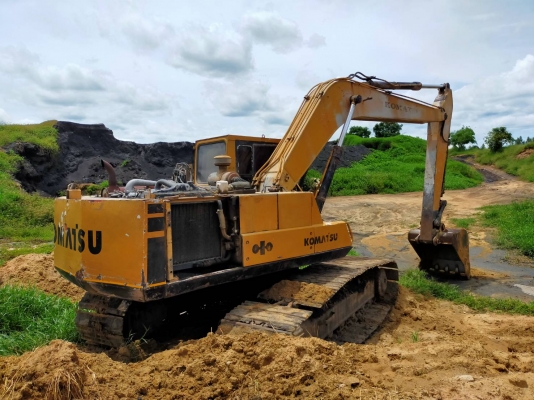 ขายรถแบคโฮ KOMATSU PC200-3 ขายรถแบคโฮ KOMATSU PC200-3