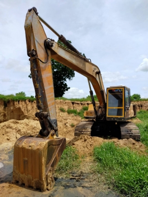 ขายรถแบคโฮ KOMATSU PC200-3 ขายรถแบคโฮ KOMATSU PC200-3