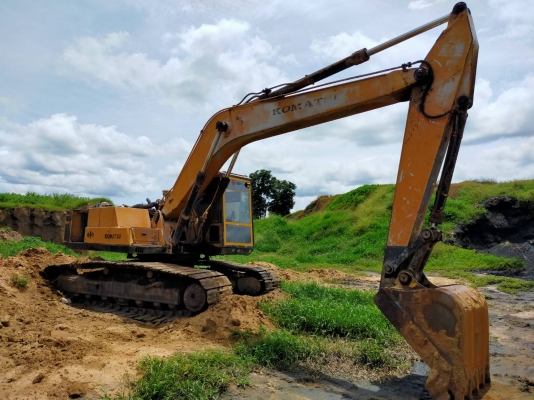 ขายรถแบคโฮ KOMATSU PC200-3 ขายรถแบคโฮ KOMATSU PC200-3