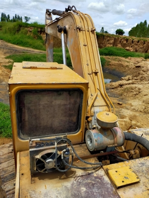 ขายรถแบคโฮ KOMATSU PC200-3 ขายรถแบคโฮ KOMATSU PC200-3