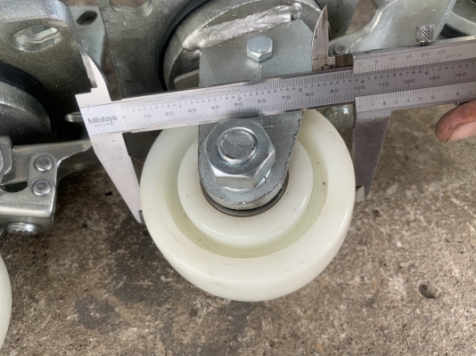 ขายล้อเลื่อนอุตสาหกรรม Handball Caster แบบไนล่อน มีขนาด 5นิ้ว และ 4นิ้วครับ *** ของใหม่ไม่เคยใช้งาน ***  มีขนาด 5นิ้ว กับ 4นิ้ว ครับ