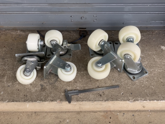 ขายล้อเลื่อนอุตสาหกรรม Handball Caster แบบไนล่อน มีขนาด 5นิ้ว และ 4นิ้วครับ *** ของใหม่ไม่เคยใช้งาน ***  มีขนาด 5นิ้ว กับ 4นิ้ว ครับ