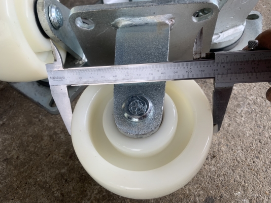 ขายล้อเลื่อนอุตสาหกรรม Handball Caster แบบไนล่อน มีขนาด 5นิ้ว และ 4นิ้วครับ *** ของใหม่ไม่เคยใช้งาน ***  มีขนาด 5นิ้ว กับ 4นิ้ว ครับ