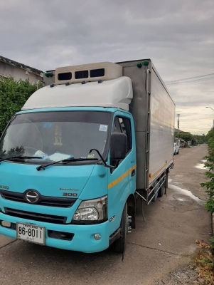 ขายรถ 6 ล้อ HINO DUTRO300 ปี56 ห้องเย็นพร้อมใช้งาน ยาว 5.5 แมตร