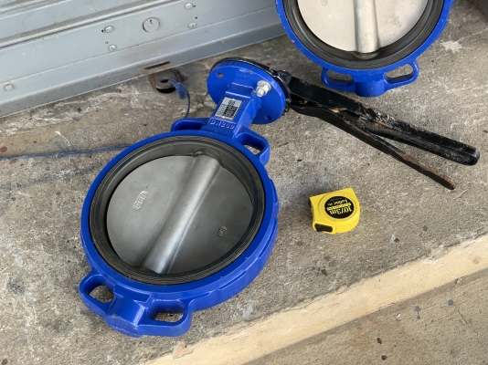 ขายวาล์วผีเสื้อสแตนเลส Pd Valve ขนาด 8นิ้ว **ของใหม่ไม่เคยใช้งาน** ทนแรงดันสูง 200PSI หมุนนิ่ม พร้อมใช้งาน ลองรับได้ทุกขนาดหน้าแปลนครับ มีมา 2ตัวครับ ราคาตัวละ 3,600 บาท