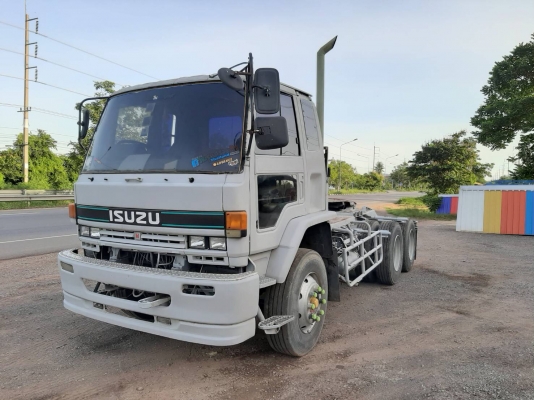 isuzu 10 ล้อ Rocky หัวลาก 240 แรง เครื่องดี คัดชีสวย ราคา450,000สนใจ 089-5367218 081-4252943