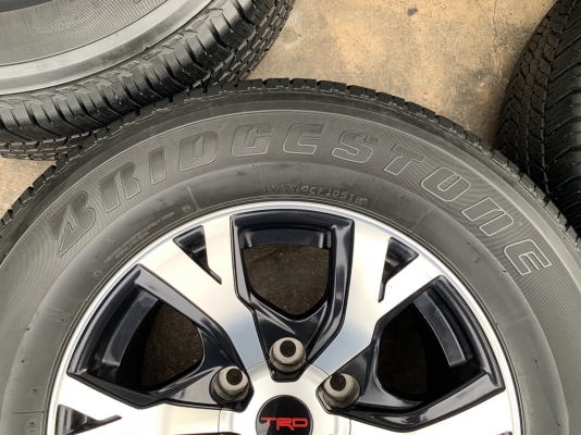 ล้อแม็ก Toyota Vigo TRD แท้ ขอบ 17 พร้อมยาง 265-65-17 Bridgestone ปี 18 ล้อแม็ก Toyota Vigo TRD แท้ ขอบ 17 พร้อมยาง 265-65-17 Bridgestone ปี 18