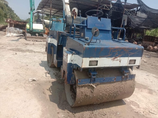 รถบดสั่นสะท้านBOMAGล้อหน้าหลังเหล็ก4ตัน
