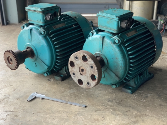 ขายมอเตอร์ไฟฟ้า Brook 15HP. 380V 1450rpm. รุ่นงานยุโรป สภาพสวยเดิมๆ หมุนนิ่ม พร้อมใช้งาน มี 2ตัวครับ ราคาตัวละ 6,800 บาท