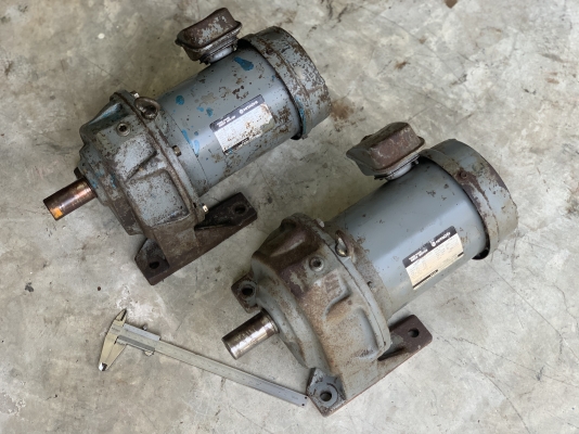 ขายมอเตอร์เกียร์ Hitachi gear motor 1HP. 380V อัตราทด 1:29 เพลาออกประมาณ 50รอบต่อนาที สภสพดีเดิมๆ หมุนนิ่ม พร้อมใช้งาน มี 2ตัวครับ ราคาตัวละ 4,200 บาท