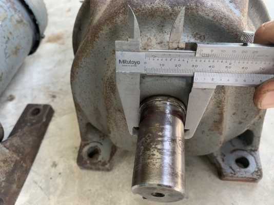 ขายมอเตอร์เกียร์ Hitachi gear motor 1HP. 380V อัตราทด 1:29 เพลาออกประมาณ 50รอบต่อนาที สภสพดีเดิมๆ หมุนนิ่ม พร้อมใช้งาน มี 2ตัวครับ ราคาตัวละ 4,200 บาท