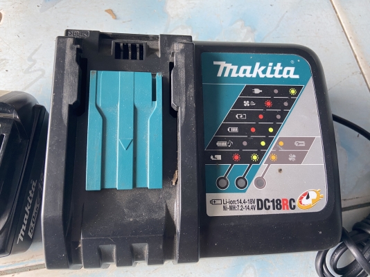 ขายโบลเวอร์แบต makita 18v มือสอง สวยๆครับ ขายโบลเวอร์แบต makita 18v มือสอง สวยๆครับ