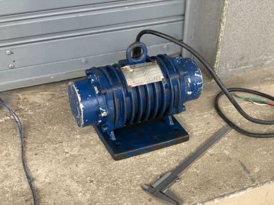 ขายมอเตอร์สั่น-เขย่า Tokyo Vibrating 0.16Kw.(1/4HP.) 380V 1450rpm. made in Japan ตุ้มปรับความแรงได้ สั่นแรง หมุนนิ่ม พร้อมใช้งาน ราคา 3,400 บาท