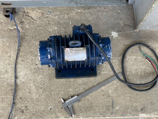 ขายมอเตอร์สั่น-เขย่า Tokyo Vibrating 0.16Kw.(1/4HP.) 380V 1450rpm. made in Japan ตุ้มปรับความแรงได้ สั่นแรง หมุนนิ่ม พร้อมใช้งาน ราคา 3,400 บาท