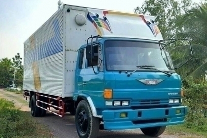 Hino 6 ล้อ ตู้แห้ง 3 บาน ยาว 7.2 ม สวย ถูก และ ดี ราคาไม่แพง 290,000 ติดต่อ 089-5367218. 081-4252943