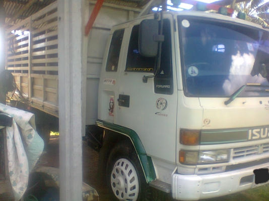 ISUZU ROCKY 195 HP 6HE1 กระบะคอกเหล็กยาว 5.50 เมตร เครื่องแรงดีไม่มีเยิ้ม หัวเก๋งบาง แอร์เย็น พวงมาลัยเพาเวอร์ เบรคทริ๊ปฟี้ครบพร้อม ช่วงล่างคัชซีสวยไม่มีดาม สภาพดี 70\% เอกสารทะเบียนภาษีครบพร้อมโอน