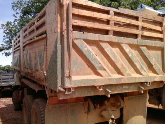 รถมิตซู 10 ล้อดั้ม FN527 220 แรงม้า  สนใจติดต่อ 081 - 6079515