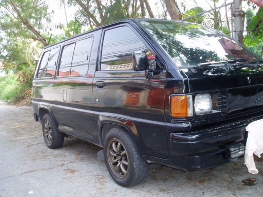 ขายรถตู้เล็กไลเอทเหลี่ยมเครื่อง1800หัวฉีดติดแก๊ส เกียร์ออโต้