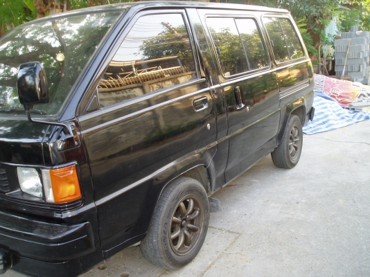 ขายรถตู้เล็กไลเอทเหลี่ยมเครื่อง1800หัวฉีดติดแก๊ส เกียร์ออโต้