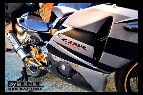 <TNT>ขาย Honda CBR(NC-29) 400 cc./ปี92/สีดำ-เทา/ทะเบียนแท้/แฟริ่งแต่ง..สวยๆ>>>