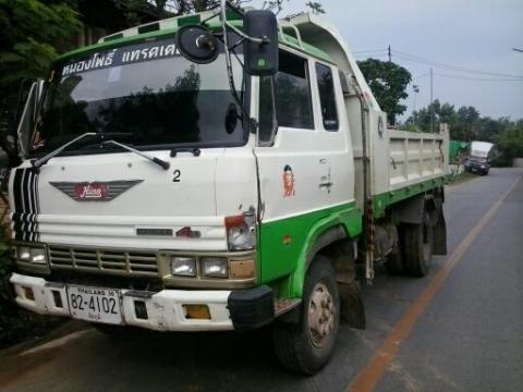 ขาย6 ล้อดั้ม HINO FD 185แรง (FD171A)(HO7C)เครื่องแน่นมาก แรง ดีมาก คัซซีสวยมาก ไม่ผุ สวยตลอดเส้น พวงมาลัยพาวเวอร์ 7 เกียร์รวมเกียร์ถอย. มีแอร์ พร้อมโอน พร้อมใช้งาน......