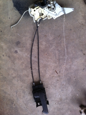 กลอนประตูพร้อมมือเปิดใน