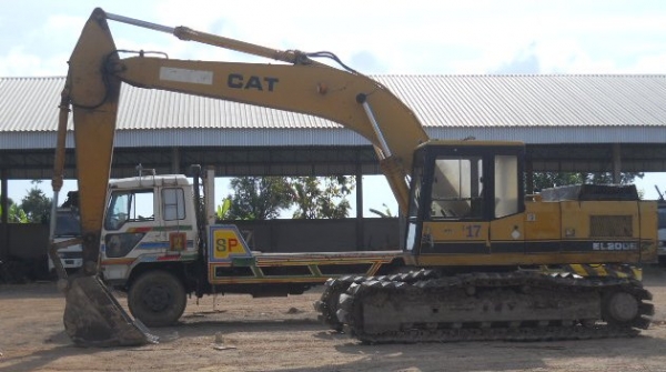 ขายด่วน/ราคาต่อรองได้ CAT EL200B พร้อมใช้งาน โซ่/โรลเลอร์/เครื่องแท้ ไม่โหลด คุณเรวัฒน์ 084-4261844