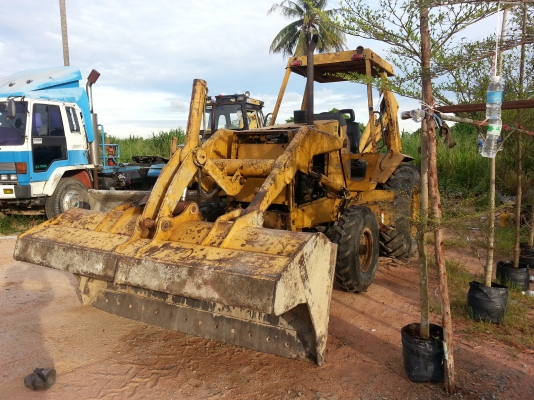 ฝากขายด่วน รถตัหน้าขุดหลัง CAT 428 เพลาเดียว เอกสารชุดจดทะเบียน