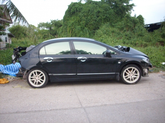 ขายซากรถอุบัติเหตุฮอนด้าซีวิค FD ปี2011สีดำ พร้อมเล่มทะเบียน.บุคคล