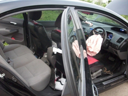 ขายซากรถอุบัติเหตุฮอนด้าซีวิค FD ปี2011สีดำ พร้อมเล่มทะเบียน.บุคคล