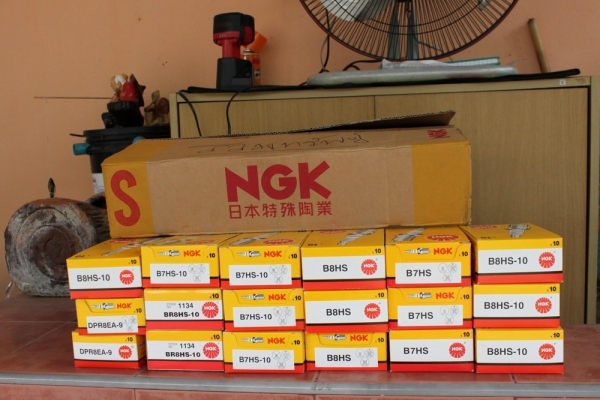 หัวเทียนเครื่องยนต์เรือ NGK ทั้ง2และ4จังหวะ