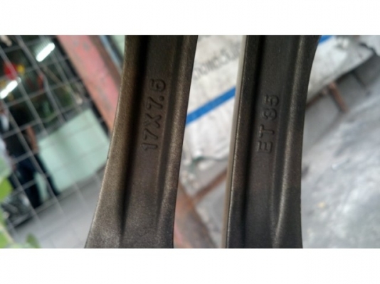 แม็ก 17 แถมยาง 1 ชุด สีทองเหลือบแก้ว 4 รู 100