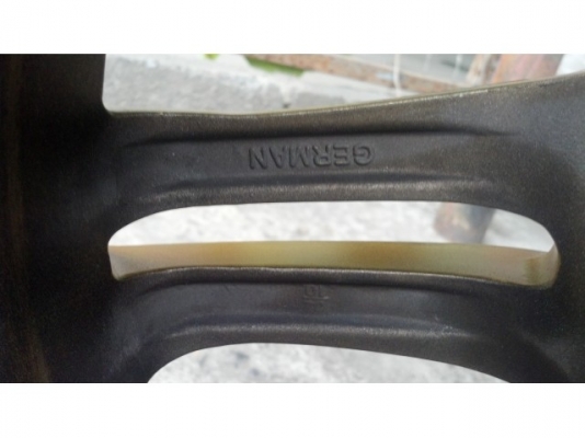 แม็ก 17 แถมยาง 1 ชุด สีทองเหลือบแก้ว 4 รู 100