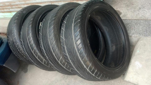 แม็ก 17 แถมยาง 1 ชุด สีทองเหลือบแก้ว 4 รู 100