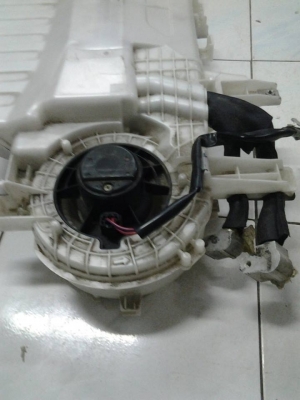 ตู้แอร์หลังรถตู้ โตโยต้า commuter ถอดรถป้ายแดง ใหม่ๆ ตู้แอร์หลังรถตู้ โตโยต้า commuter ถอดรถป้ายแดง ใหม่ๆ