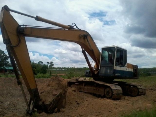 KOMATSU PC 200-5 เอกสารใบอินวอยซ์ ทำงานเร็วไม่มีโหลด เครื่องเดิมปั๊มเดิมแห้งดีทั้งคันไม่เยิ้ม ภายในเก๋งคอนโทรลยาว แอร์เย็น ช่วงล่างแน่นดีประมาณ 70\% พร้อมใช้งาน เอกสารสัญญาซื้อขาย ราคาต่อรองได้ครับ
