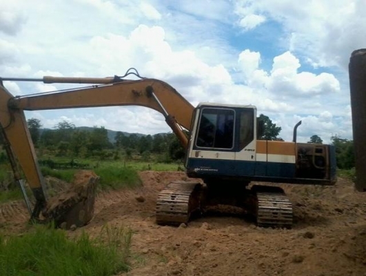 KOMATSU PC 200-5 เอกสารใบอินวอยซ์ ทำงานเร็วไม่มีโหลด เครื่องเดิมปั๊มเดิมแห้งดีทั้งคันไม่เยิ้ม ภายในเก๋งคอนโทรลยาว แอร์เย็น ช่วงล่างแน่นดีประมาณ 70\% พร้อมใช้งาน เอกสารสัญญาซื้อขาย ราคาต่อรองได้ครับ