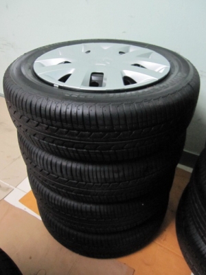 ขายยางพร้อมกะทะและฝาครอบรถ Suzuki Swift ยางป้ายแดงปี 13 ขอบ 15