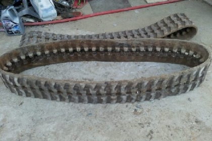 แทรคยางรถแบคโฮเล็ก ขนาดKRC250X72X52สภาพ80\%1คู่ แทรคยางรถแบคโฮเล็ก ขนาดKRC250X72X52สภาพ80\%1คู่