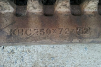 แทรคยางรถแบคโฮเล็ก ขนาดKRC250X72X52สภาพ80\%1คู่ แทรคยางรถแบคโฮเล็ก ขนาดKRC250X72X52สภาพ80\%1คู่