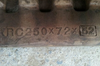 แทรคยางรถแบคโฮเล็ก ขนาดKRC250X72X52สภาพ80\%1คู่ แทรคยางรถแบคโฮเล็ก ขนาดKRC250X72X52สภาพ80\%1คู่