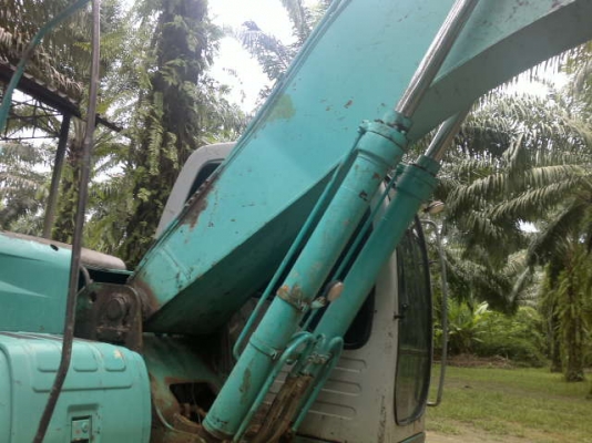 รถแบคโฮ KOBELCO  200 - YN09  สนใจติดต่อ 081 - 6079515