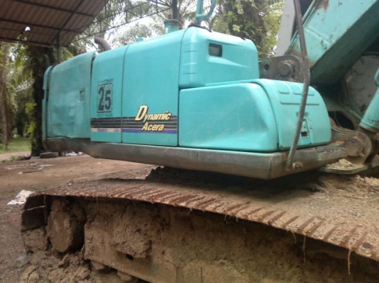 รถแบคโฮ KOBELCO  200 - YN09  สนใจติดต่อ 081 - 6079515